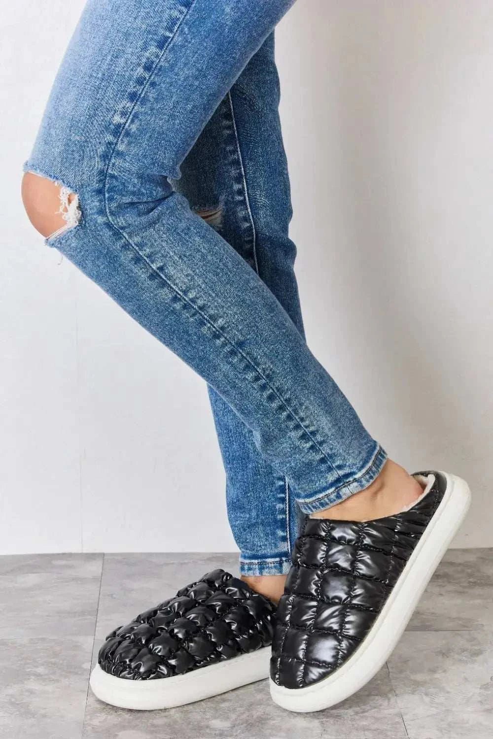 Melody Puffer Plush Slippers - GlowUp Garments