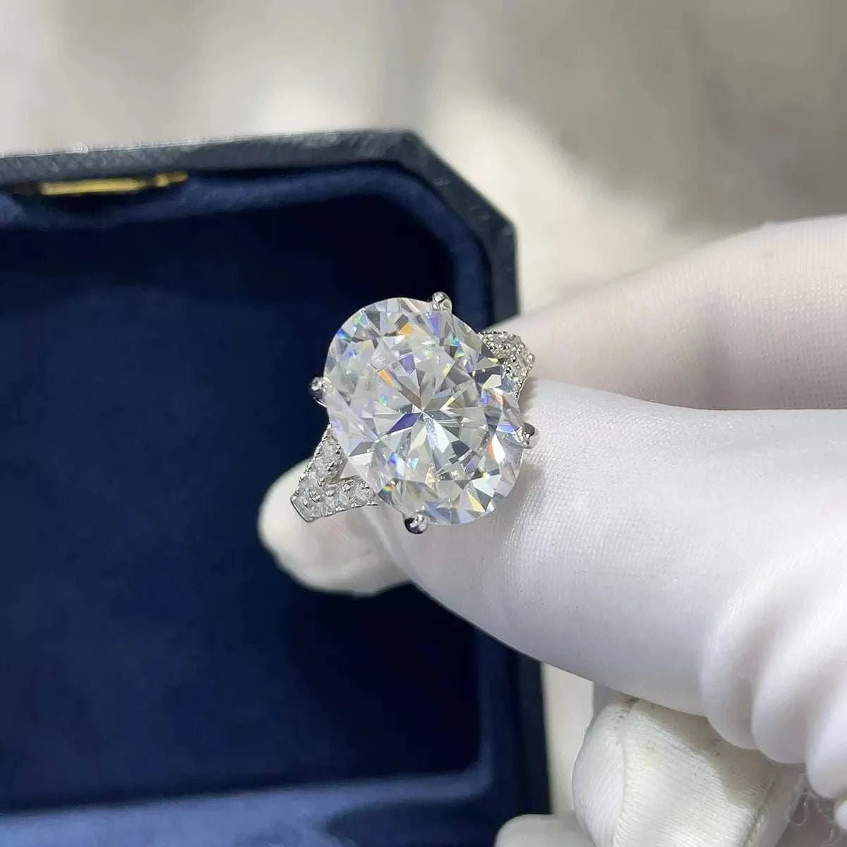 10 Carat Moissanite 925 Sterling Silver Ring - GlowUp Garments