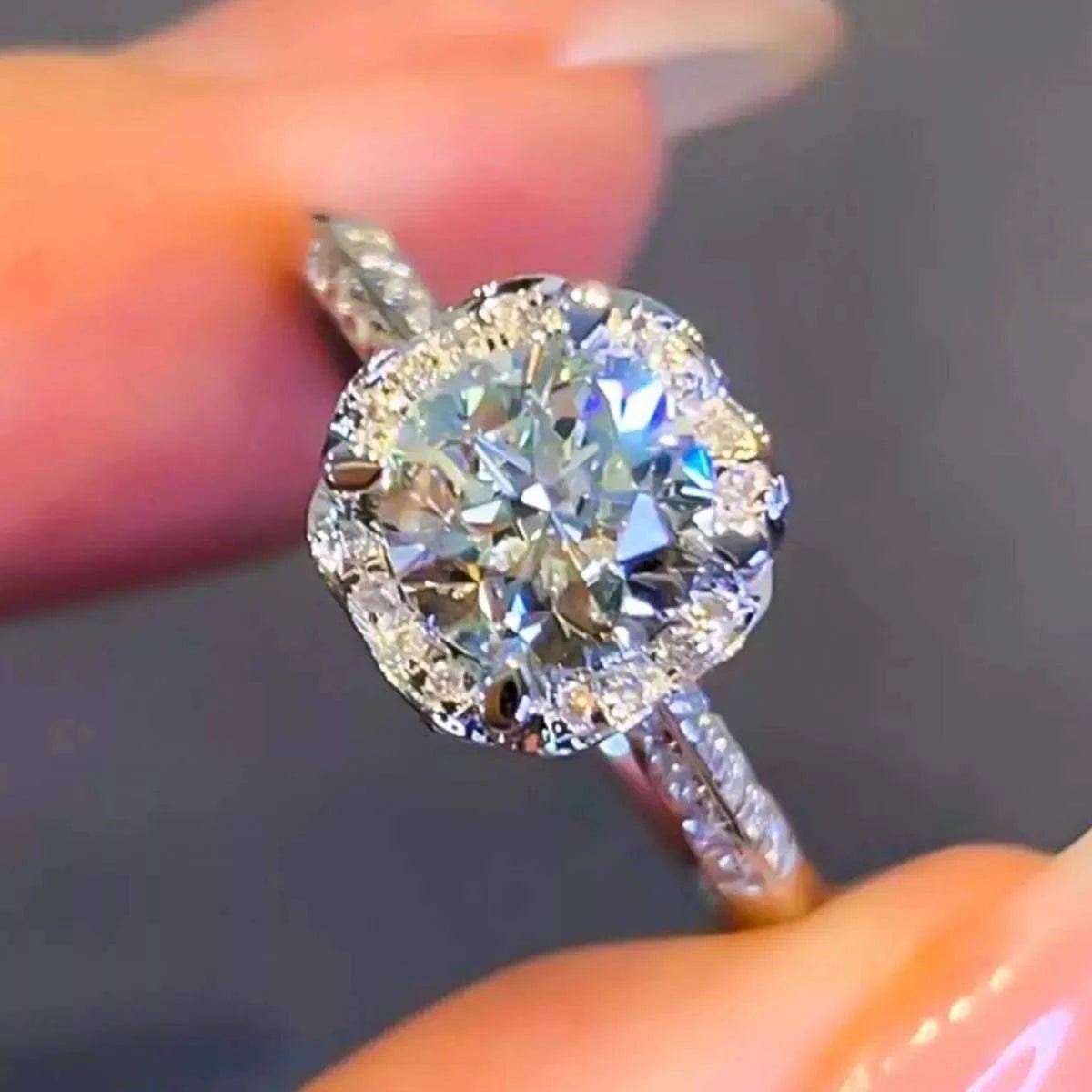 1 Carat 925 Sterling Silver Moissanite Ring - GlowUp Garments