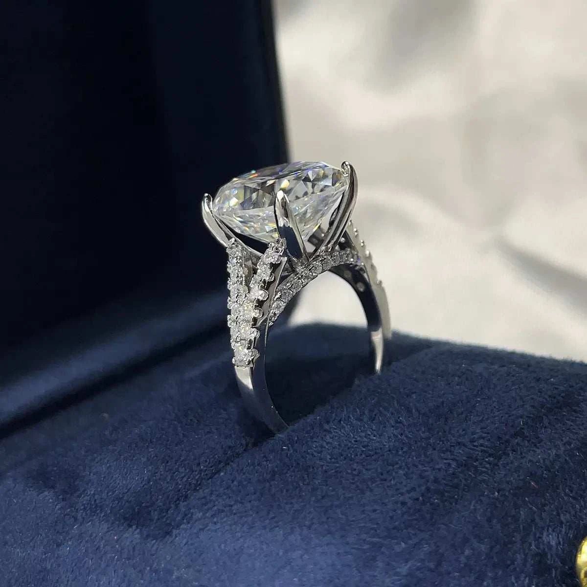 10 Carat Moissanite 925 Sterling Silver Ring - GlowUp Garments
