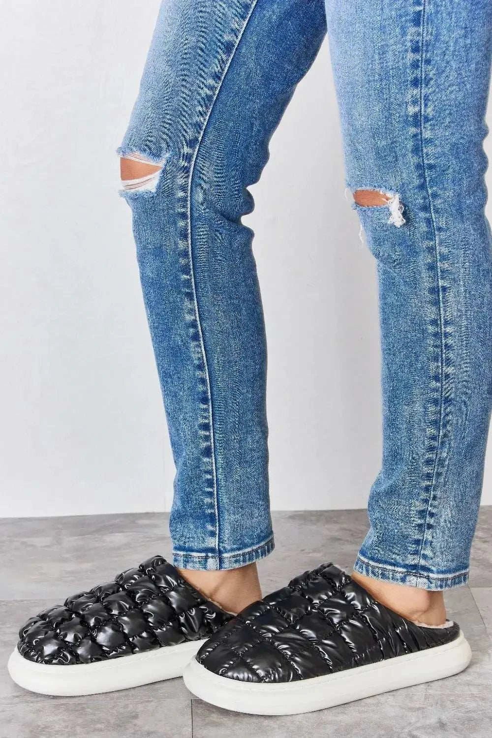 Melody Puffer Plush Slippers - GlowUp Garments