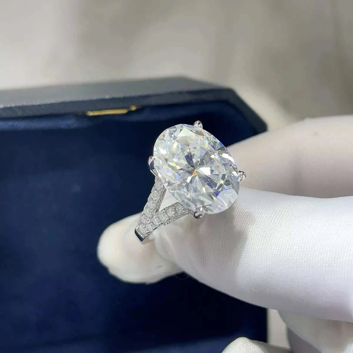 10 Carat Moissanite 925 Sterling Silver Ring - GlowUp Garments