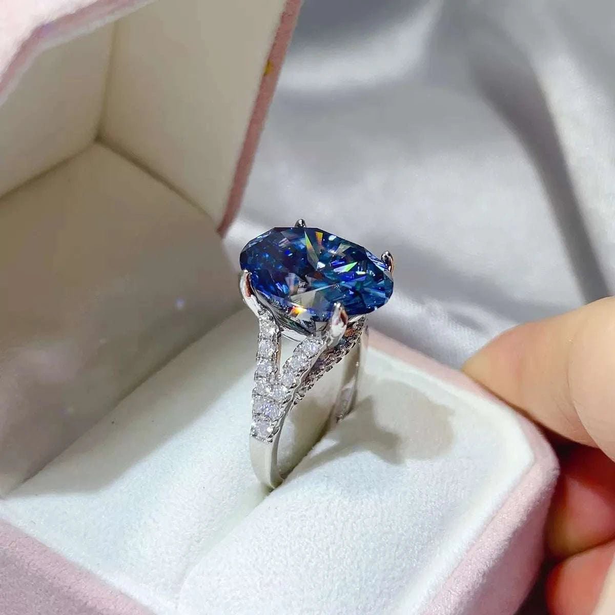 10 Carat Moissanite 925 Sterling Silver Ring - GlowUp Garments