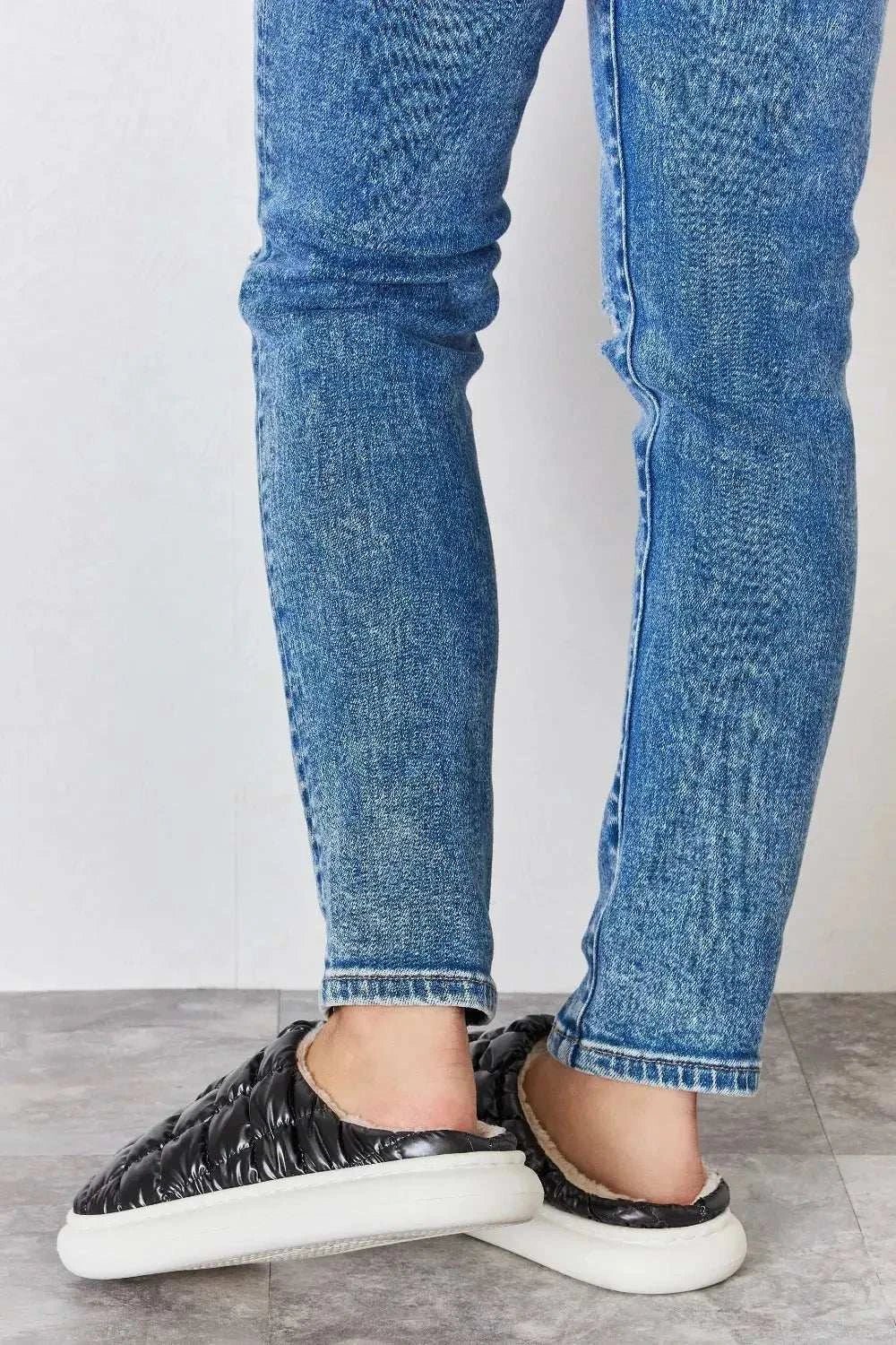 Melody Puffer Plush Slippers - GlowUp Garments