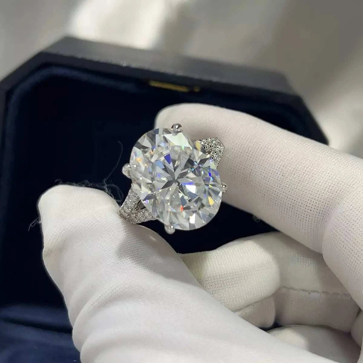 10 Carat Moissanite 925 Sterling Silver Ring - GlowUp Garments