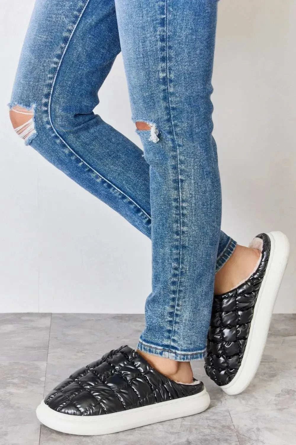 Melody Puffer Plush Slippers - GlowUp Garments